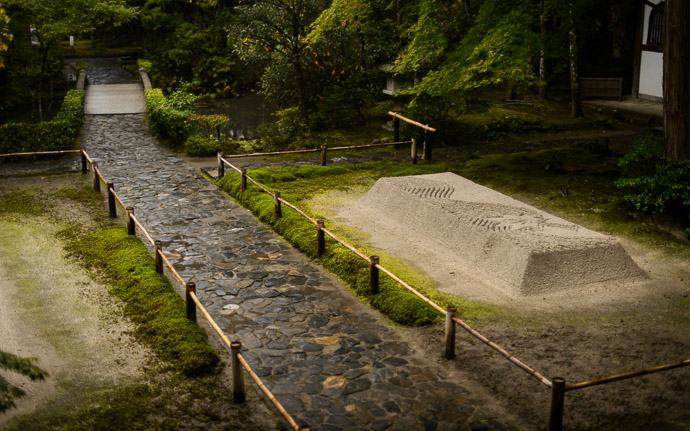 desktop background image of the entrance path at the Honen -- Honen'in Temple (法然院) -- Kyoto, Japan -- Copyright 2012 Jeffrey Friedl, http://regex.info/blog/ -- This photo is licensed to the public under the Creative Commons Attribution-NonCommercial 3.0 Unported License http://creativecommons.org/licenses/by-nc/3.0/ (non-commercial use is freely allowed if proper attribution is given, including a link back to this page on http://regex.info/ when used online)