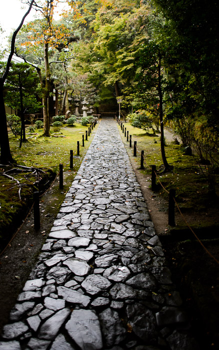 desktop background image of the back path at the Honen -- Back Pathway behind the mossy lawn -- Honen'in Temple (法然院) -- Kyoto, Japan -- Copyright 2012 Jeffrey Friedl, http://regex.info/blog/ -- This photo is licensed to the public under the Creative Commons Attribution-NonCommercial 3.0 Unported License http://creativecommons.org/licenses/by-nc/3.0/ (non-commercial use is freely allowed if proper attribution is given, including a link back to this page on http://regex.info/ when used online)