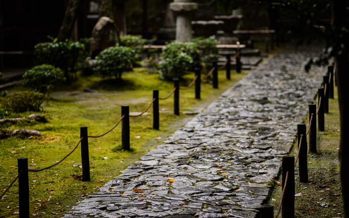 desktop background image of the back path at the Honen -- Honen'in Temple (法然院) -- Kyoto, Japan -- Copyright 2012 Jeffrey Friedl, http://regex.info/blog/ -- This photo is licensed to the public under the Creative Commons Attribution-NonCommercial 3.0 Unported License http://creativecommons.org/licenses/by-nc/3.0/ (non-commercial use is freely allowed if proper attribution is given, including a link back to this page on http://regex.info/ when used online)