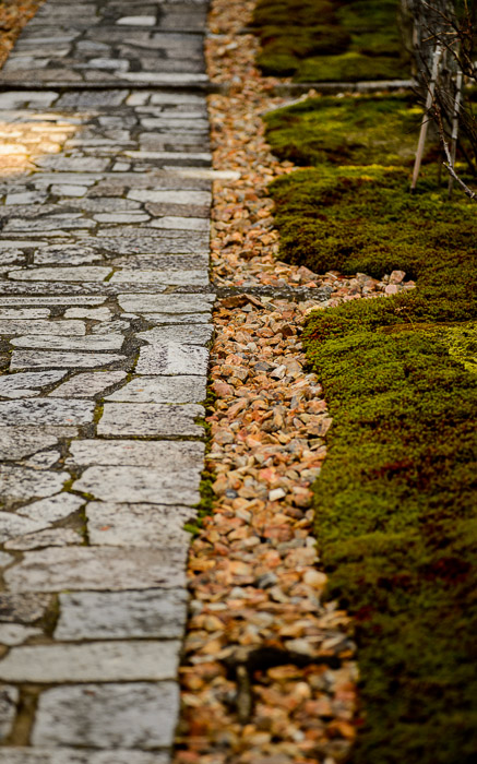 desktop background image of the entrance path to the Enkouji Temple (圓光寺), Kyoto Japan -- Neapolitan -- Enkouji Temple (圓光寺) -- Copyright 2012 Jeffrey Friedl, http://regex.info/blog/ -- This photo is licensed to the public under the Creative Commons Attribution-NonCommercial 3.0 Unported License http://creativecommons.org/licenses/by-nc/3.0/ (non-commercial use is freely allowed if proper attribution is given, including a link back to this page on http://regex.info/ when used online)