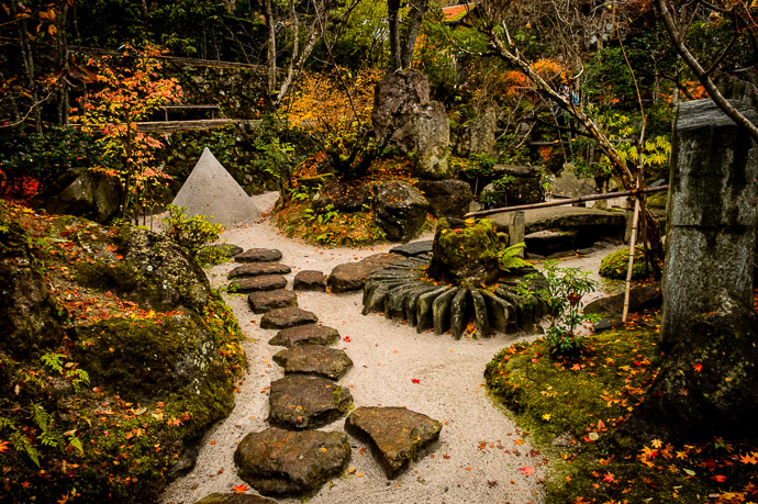 Sans Damien -- Housen-in Temple (宝泉院) -- Kyoto, Japan -- Copyright 2012 Jeffrey Friedl, http://regex.info/blog/ -- This photo is licensed to the public under the Creative Commons Attribution-NonCommercial 3.0 Unported License http://creativecommons.org/licenses/by-nc/3.0/ (non-commercial use is freely allowed if proper attribution is given, including a link back to this page on http://regex.info/ when used online)