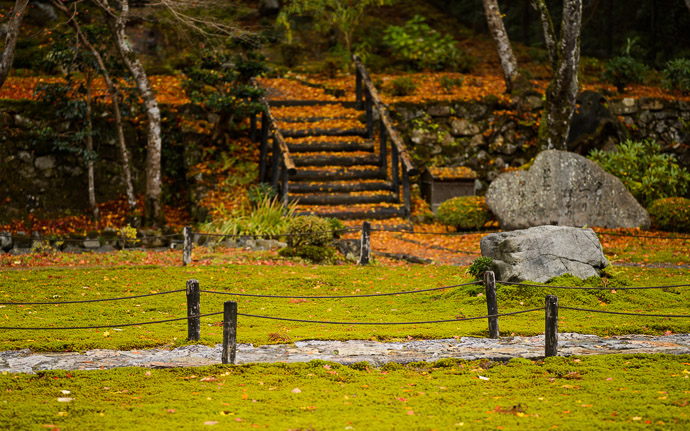 desktop background image of path flanked by moss, at the Shorin-in Temple (勝林院), Kyoto Japan -- Shorin-in Temple (勝林院) -- Shorin-in Temple (勝林院) -- Copyright 2012 Jeffrey Friedl, http://regex.info/blog/ -- This photo is licensed to the public under the Creative Commons Attribution-NonCommercial 3.0 Unported License http://creativecommons.org/licenses/by-nc/3.0/ (non-commercial use is freely allowed if proper attribution is given, including a link back to this page on http://regex.info/ when used online)