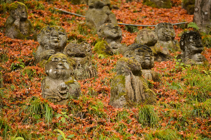 Otaginenbutsuji Temple (愛宕念仏寺) -- Kyoto, Japan -- Copyright 2012 Jeffrey Friedl, http://regex.info/blog/ -- This photo is licensed to the public under the Creative Commons Attribution-NonCommercial 4.0 International License http://creativecommons.org/licenses/by-nc/4.0/ (non-commercial use is freely allowed if proper attribution is given, including a link back to this page on http://regex.info/ when used online)