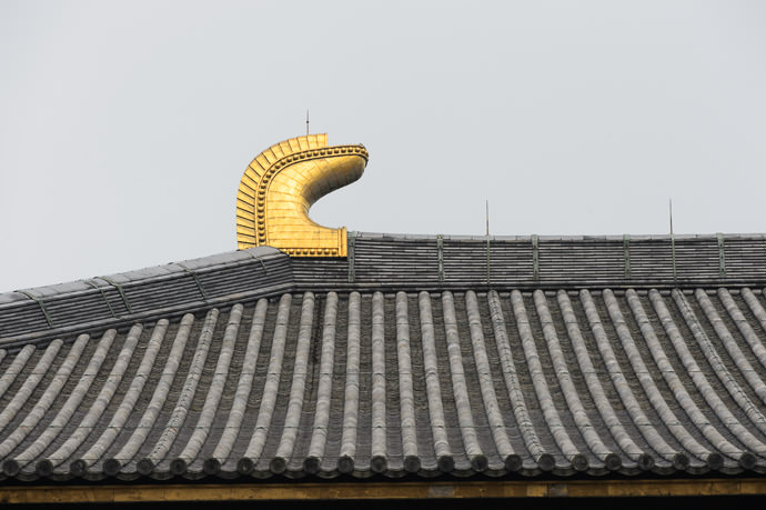 Roof Detail -- Todaiji (東大寺) -- Nara, Japan -- Copyright 2012 Jeffrey Friedl, http://regex.info/blog/