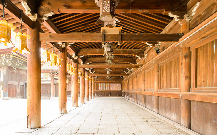 desktop background image of an outside covered area at the Kitano Tenmangu Shrine (北野天満宮), Kyoto Japan -- Exposed To Show the Wood -- Kitano Tenmangu Shrine (北野天満宮) -- Copyright 2013 Jeffrey Friedl, http://regex.info/blog/ -- This photo is licensed to the public under the Creative Commons Attribution-NonCommercial 4.0 International License http://creativecommons.org/licenses/by-nc/4.0/ (non-commercial use is freely allowed if proper attribution is given, including a link back to this page on http://regex.info/ when used online)
