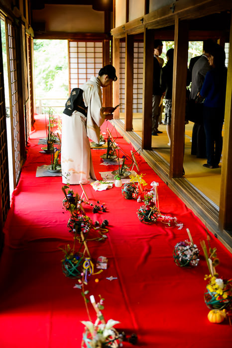 Display Maintenance -- Shoren'in Temple (青蓮院) -- Kyoto, Japan -- Copyright 2013 Jeffrey Friedl, http://regex.info/blog/