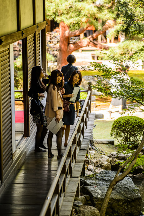 Rich Light nice smiles -- Shoren'in Temple (青蓮院) -- Kyoto, Japan -- Copyright 2013 Jeffrey Friedl, http://regex.info/blog/