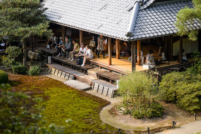 Garden-Viewing Room from above the garden -- Shoren'in Temple (青蓮院) -- Kyoto, Japan -- Copyright 2013 Jeffrey Friedl, http://regex.info/blog/