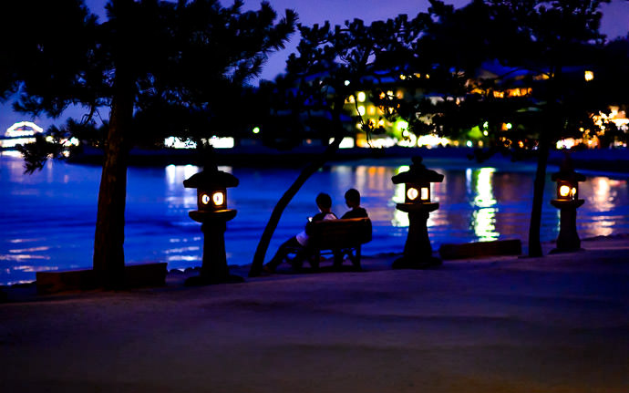desktop background image of two people on a bench outside the Itsukushima Shrine (厳島神社), one checking a cellphone, at dusk -- Texting with Friends -- Itsukushima Shrine (厳島神社) -- Miyajima, Hiroshima, Japan -- Copyright 2013 Jeffrey Friedl, http://regex.info/blog/ -- This photo is licensed to the public under the Creative Commons Attribution-NonCommercial 3.0 Unported License http://creativecommons.org/licenses/by-nc/3.0/ (non-commercial use is freely allowed if proper attribution is given, including a link back to this page on http://regex.info/ when used online)