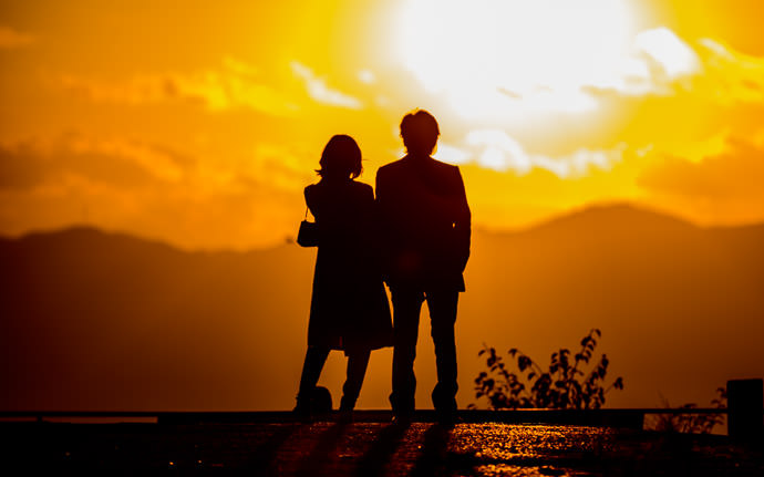 desktop background image of a couple silhouetted against an orange sunset, at the Shogunzuka Overlook, Kyoto Japan (将軍塚、京都市) -- Hoping for a Nice Sunset Shogunzuka Overlook (将軍塚), Kyoto Japan -- Shogunzuka Overlook (将軍塚) -- Copyright 2013 Jeffrey Friedl, http://regex.info/blog/ -- This photo is licensed to the public under the Creative Commons Attribution-NonCommercial 3.0 Unported License http://creativecommons.org/licenses/by-nc/3.0/ (non-commercial use is freely allowed if proper attribution is given, including a link back to this page on http://regex.info/ when used online)