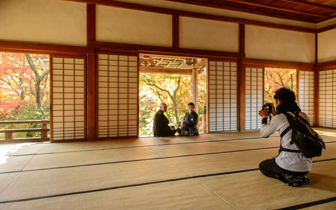 desktop background image of a rickshaw driver taking a photo for his customers, at the main building of the Hokyo-in Temple (宝筐院), Kyoto Japan -- With Overt Politeness ( that's a rickshaw driver taking a photograph for his customers ) -- Hokyo-in Temple (宝筐院) -- Copyright 2013 Jeffrey Friedl, http://regex.info/blog/ -- This photo is licensed to the public under the Creative Commons Attribution-NonCommercial 3.0 Unported License http://creativecommons.org/licenses/by-nc/3.0/ (non-commercial use is freely allowed if proper attribution is given, including a link back to this page on http://regex.info/ when used online)