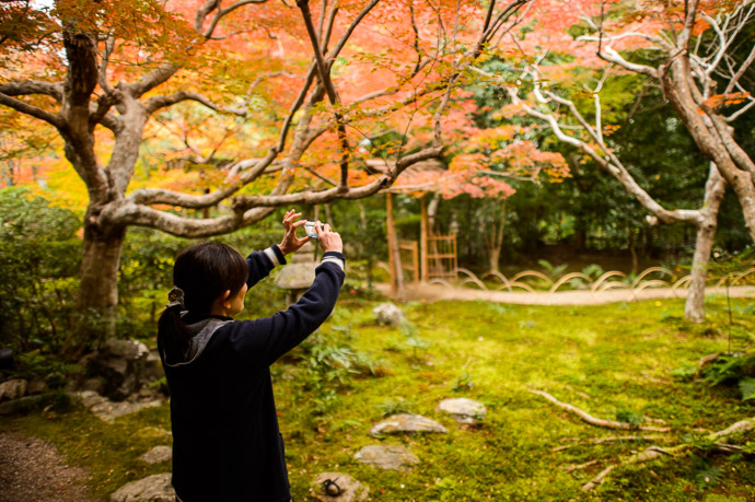 Garden Photo Op -- Enrian Temple (厭離庵) -- Kyoto, Japan -- Copyright 2013 Jeffrey Friedl, http://regex.info/blog/ -- This photo is licensed to the public under the Creative Commons Attribution-NonCommercial 3.0 Unported License http://creativecommons.org/licenses/by-nc/3.0/ (non-commercial use is freely allowed if proper attribution is given, including a link back to this page on http://regex.info/ when used online)