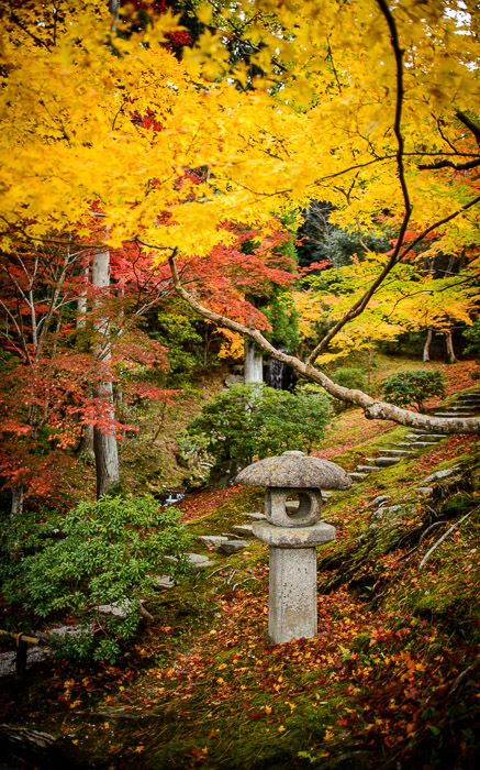 desktop background image of an autumn scene at the Shugakuin Imperial Villa (修学院離宮) in Kyoto Japan -- Shugakuin Imperial Villa (修学院離宮) -- Copyright 2013 Jeffrey Friedl, http://regex.info/blog/ -- This photo is licensed to the public under the Creative Commons Attribution-NonCommercial 4.0 International License http://creativecommons.org/licenses/by-nc/4.0/ (non-commercial use is freely allowed if proper attribution is given, including a link back to this page on http://regex.info/ when used online)