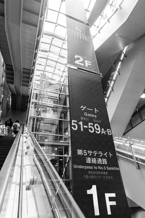 Less Dramatic than I Remember -- Narita International Airport (成田国際空港) -- Narita, Chiba, Japan -- Copyright 2013 Jeffrey Friedl, http://regex.info/blog/