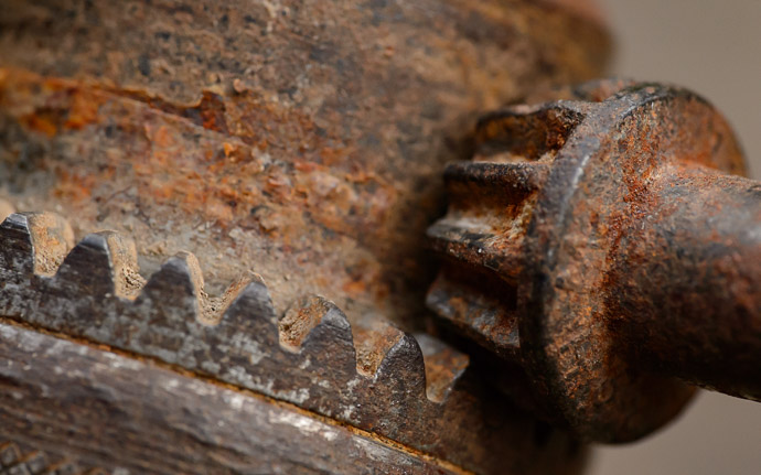 an old rusty drill chuck