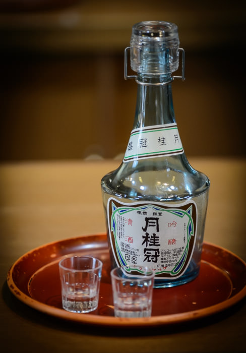 &#8220; Retro Bottle &#8221; 100-year-old bottle design that includes its own detachable drinking cup -- Gekkeikan Okura Museum (月桂冠大倉記念館) -- Kyoto, Japan -- Copyright 2014 Jeffrey Friedl, http://regex.info/blog/ -- This photo is licensed to the public under the Creative Commons Attribution-NonCommercial 4.0 International License http://creativecommons.org/licenses/by-nc/4.0/ (non-commercial use is freely allowed if proper attribution is given, including a link back to this page on http://regex.info/ when used online)