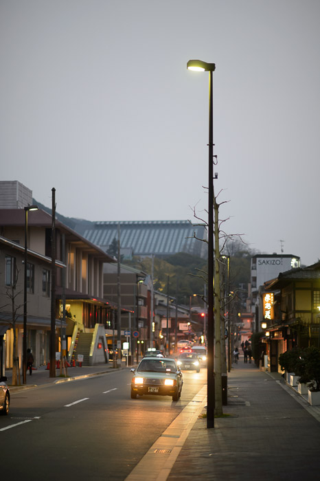 Surreal Jingu Street sans wires, two weeks ago 二週間前 の 神宮道、 ワイヤ無しでシュルレアリスムな感じ 。撮影所 みたい。 -- Kyoto, Japan -- Copyright 2014 Jeffrey Friedl, http://regex.info/blog/ -- This photo is licensed to the public under the Creative Commons Attribution-NonCommercial 4.0 International License http://creativecommons.org/licenses/by-nc/4.0/ (non-commercial use is freely allowed if proper attribution is given, including a link back to this page on http://regex.info/ when used online)