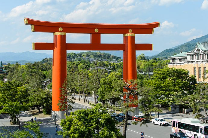 Torii Gate of the Heian Shrine with the Mt. Yoshida hill visible just underneath Kyoto Japan 平安神宮の鳥居と吉田山 -- Rokusisui (六絲水) -- Copyright 2014 Jeffrey Friedl, http://regex.info/blog/