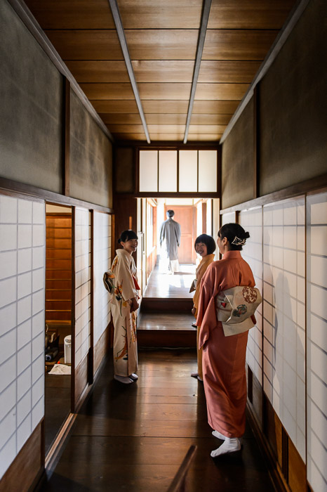 Packed Hallway but they were staff, there to serve me tea -- Shodensanso Villa (松殿山荘) -- Kyoto, Japan -- Copyright 2014 Jeffrey Friedl, http://regex.info/blog/ -- This photo is licensed to the public under the Creative Commons Attribution-NonCommercial 4.0 International License http://creativecommons.org/licenses/by-nc/4.0/ (non-commercial use is freely allowed if proper attribution is given, including a link back to this page on http://regex.info/ when used online)