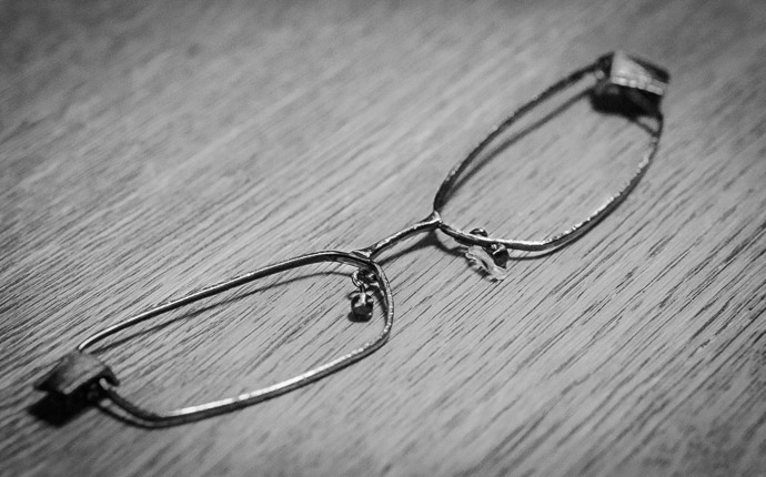 Found Them! my lost glasses, back in my loving embrace... sort of -- Kyoto, Japan -- Copyright 2014 Jeffrey Friedl, http://regex.info/blog/