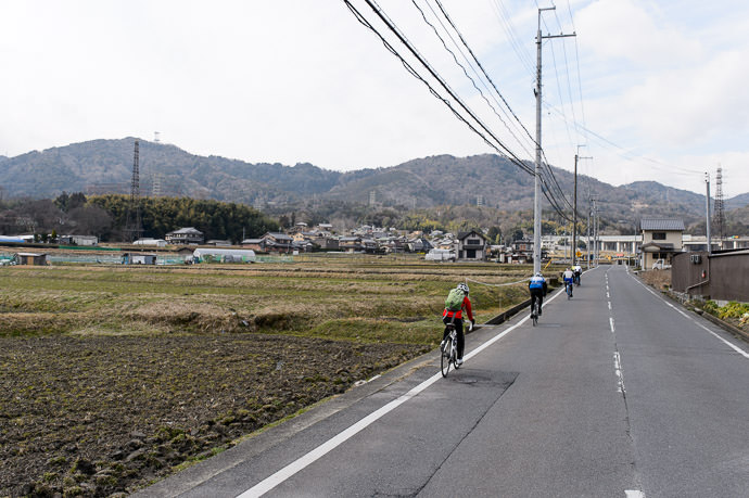 Heading Toward Climb #1 11:18am - taken while moving at 15 km/h -- Kyoto, Japan -- Copyright 2015 Jeffrey Friedl, http://regex.info/blog/