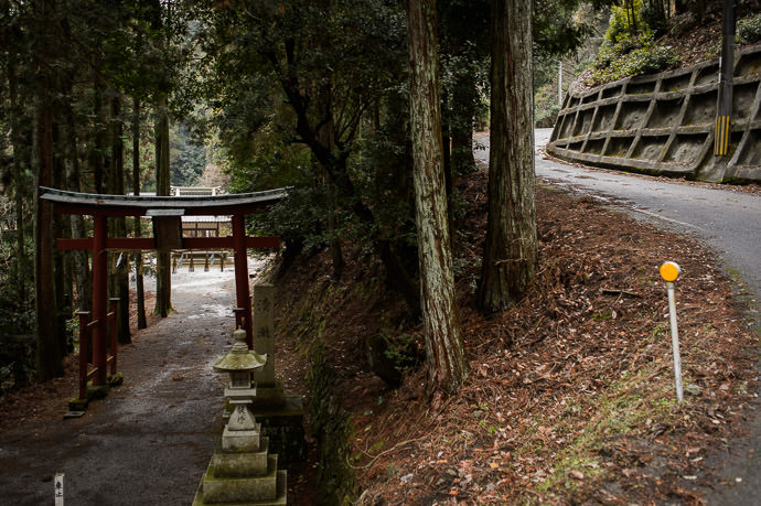 I've Seen This Place Before 12:35pm - taken while moving at 6 km/h Kiyotaki-gu Shrine (清瀧宮) -- Kiyotaki-gu Shrine (清瀧宮) -- Kyoto, Japan -- Copyright 2015 Jeffrey Friedl, http://regex.info/blog/