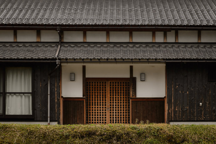 Robust Farm House -- Takashima, Shiga, Japan -- Copyright 2015 Jeffrey Friedl, http://regex.info/blog/