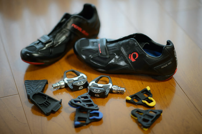 Clips, Cleats, Pedals, and Shoes oh my! 自転車用の靴、ペダル、クリート等 -- Kyoto, Japan -- Copyright 2015 Jeffrey Friedl, http://regex.info/blog/ -- This photo is licensed to the public under the Creative Commons Attribution-NonCommercial 4.0 International License http://creativecommons.org/licenses/by-nc/4.0/ (non-commercial use is freely allowed if proper attribution is given, including a link back to this page on http://regex.info/ when used online)