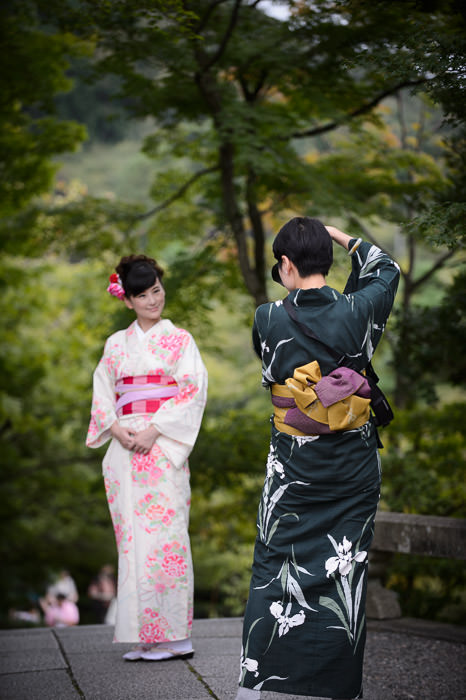 Gigi With The Camera -- Kiyomizu Temple (清水寺) -- Kyoto, Japan -- Copyright 2015 Jeffrey Friedl, http://regex.info/blog/