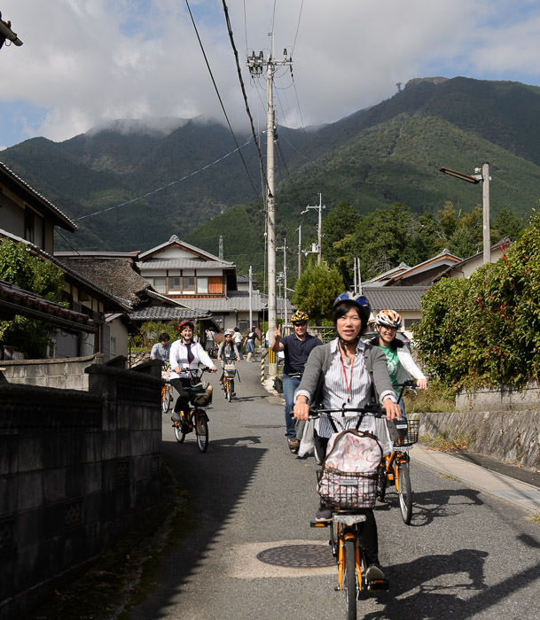 On The Move Again -- Otsu, Shiga, Japan -- Copyright 2015 Jeffrey Friedl, http://regex.info/blog/