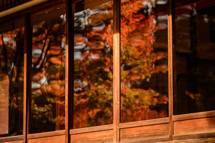 Window 窓 -- Tenjuan Temple (天授庵) -- Kyoto, Japan -- Copyright 2015 Jeffrey Friedl, http://regex.info/blog/ -- This photo is licensed to the public under the Creative Commons Attribution-NonCommercial 4.0 International License http://creativecommons.org/licenses/by-nc/4.0/ (non-commercial use is freely allowed if proper attribution is given, including a link back to this page on http://regex.info/ when used online)