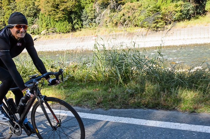 Big Salvo Smile 9:28am - taken while cycling at 39 kph (24 mph) -- Takashima, Shiga, Japan -- Copyright 2016 Jeffrey Friedl, http://regex.info/blog/