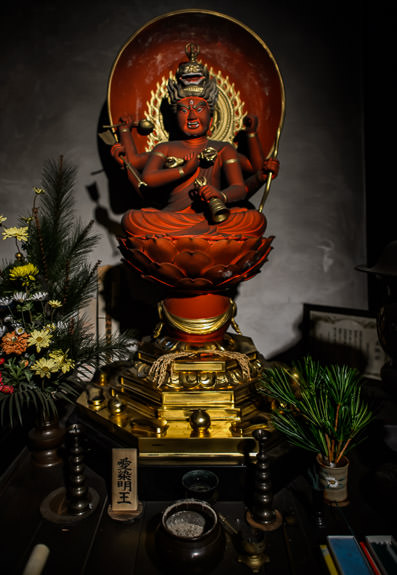 愛染明王 -- Ushio Kannon Temple (牛尾観音) -- Kyoto, Japan -- Copyright 2016 Jeffrey Friedl, http://regex.info/blog/ -- This photo is licensed to the public under the Creative Commons Attribution-NonCommercial 4.0 International License http://creativecommons.org/licenses/by-nc/4.0/ (non-commercial use is freely allowed if proper attribution is given, including a link back to this page on http://regex.info/ when used online)