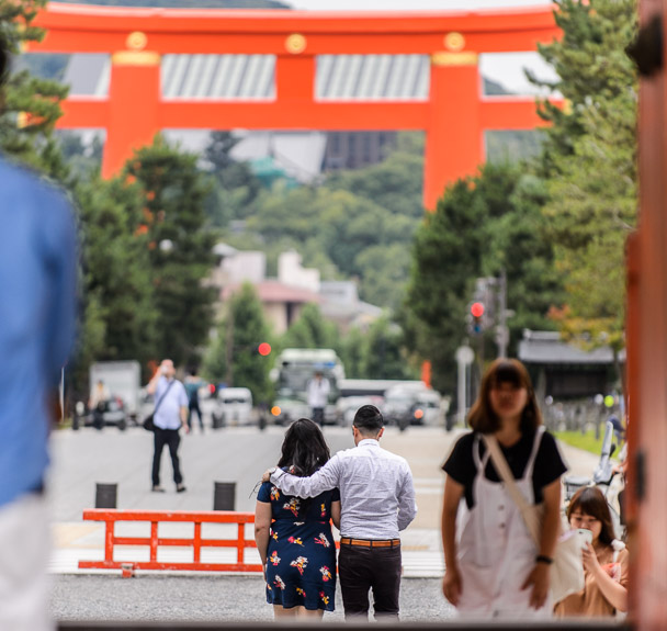 Heading Out -- Heian Shrine (平安神宮) -- Kyoto, Japan -- Copyright 2017 Jeffrey Friedl, http://regex.info/blog/