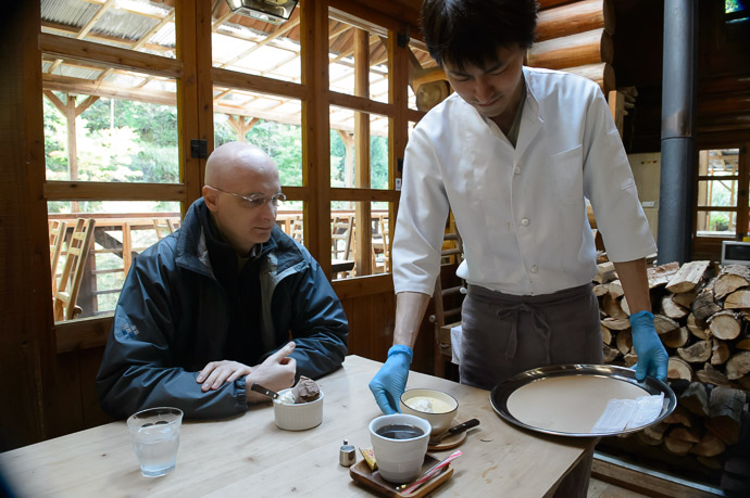 Cheesecake and Coffee -- Kyoto, Japan -- Copyright 2017 Jeffrey Friedl, http://regex.info/blog/