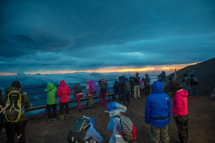 Sunrise from Mt. Fuji Hakuunso on Mt. Fuji (富士山 の 白雲荘), at 2,304m -- Hakuunso on Mt. Fuji (富士山の白雲荘) -- Japan -- Copyright 2018 Jeffrey Friedl, http://regex.info/blog/