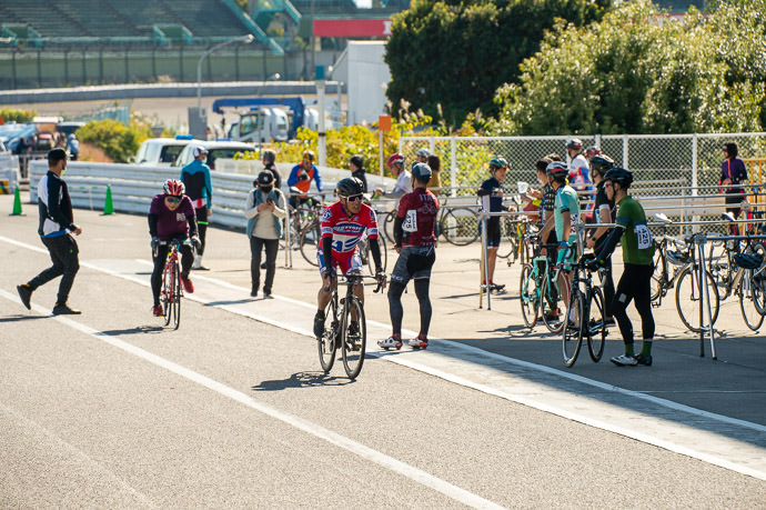 Nancy's Teammate Rolls In -- Suzuka Raceway -- Suzuka, Mie, Japan -- Copyright 2021 Jeffrey Friedl, http://regex.info/blog/