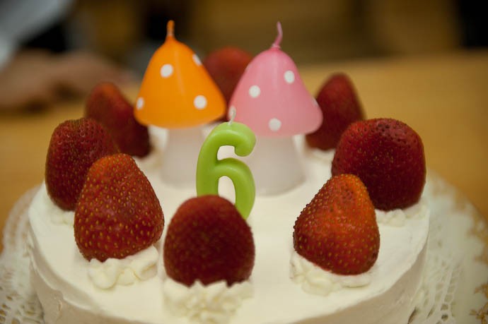 The &#8220;6 Years Old&#8221; Cake -- Kyoto, Japan -- Copyright 2008 Jeffrey Friedl, http://regex.info/blog/
