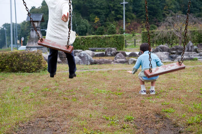 Synchronized Jumping  --  Small park in the Shiga countryside  --  Otsu, Shiga, Japan  --  Copyright 2008 Jeffrey Friedl, http://regex.info/blog/