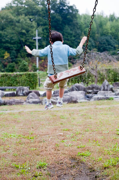 Serious Air we now have a stick to mark his best result  --  Small park in the Shiga countryside  --  Otsu, Shiga, Japan  --  Copyright 2008 Jeffrey Friedl, http://regex.info/blog/