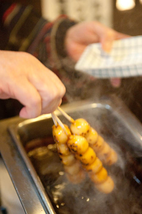 — map & image data — nearby photos Dipping in Sauce Soy sauce, sugar, and starch make for mitarashi dango  --  Kibune  --  Kyoto, Japan  --  Copyright 2008 Jeffrey Friedl, http://regex.info/blog/