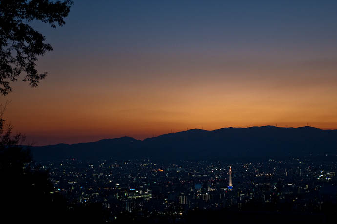 This Evening's Sunset Over Kyoto boring  --  Kyoto, Japan  --  Copyright 2008 Jeffrey Friedl, http://regex.info/blog/