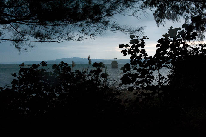 A View to Die For serenity incarnate -- Oujima -- Nago, Okinawa, Japan -- Copyright 2009 Jeffrey Friedl, http://regex.info/blog/