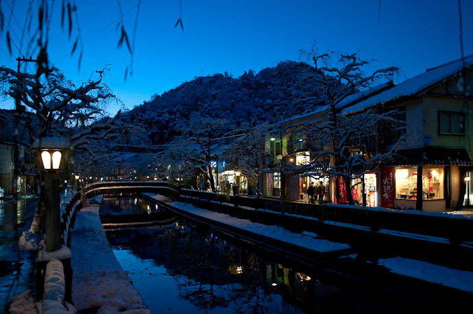 Pretty Pretty darn cold, too! -- Kinosaki -- Toyooka, Hyoto, Japan -- Copyright 2009 Jeffrey Friedl, http://regex.info/blog/