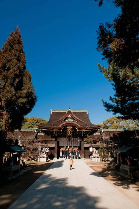 Big Sky -- Kitano Tenmangu Shrine -- Kyoto, Japan -- Copyright 2009 Jeffrey Friedl, http://regex.info/blog/