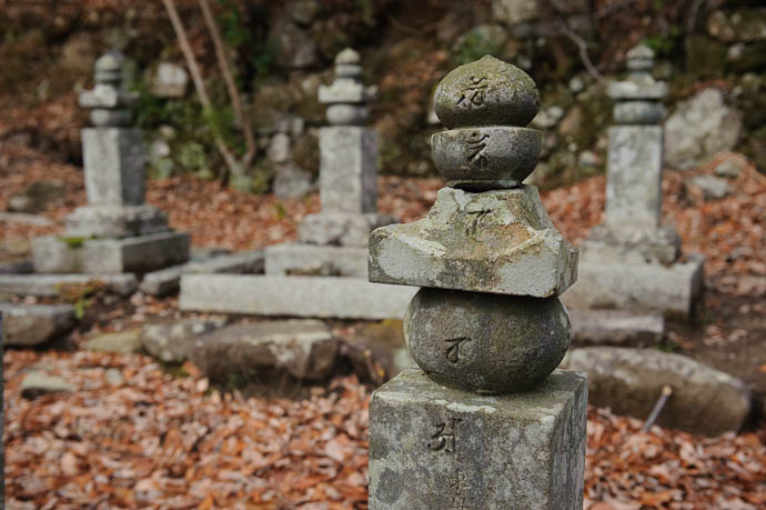 Stone Thingies They look sort of like grave markers, but I have the feeling that they're more likely related to something Buddhist -- Kyoto, Japan -- Copyright 2009 Jeffrey Friedl, http://regex.info/blog/