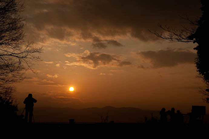 Sunset from the Shogunzuka Overlook Kyoto, Japan -- Copyright 2009 Jeffrey Friedl, http://regex.info/blog/