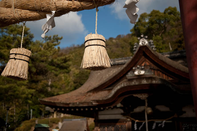 Bundle-of-Straw Thingie -- Shirohige Shrine -- Takashima, Shiga, Japan -- Copyright 2009 Jeffrey Friedl, http://regex.info/blog/