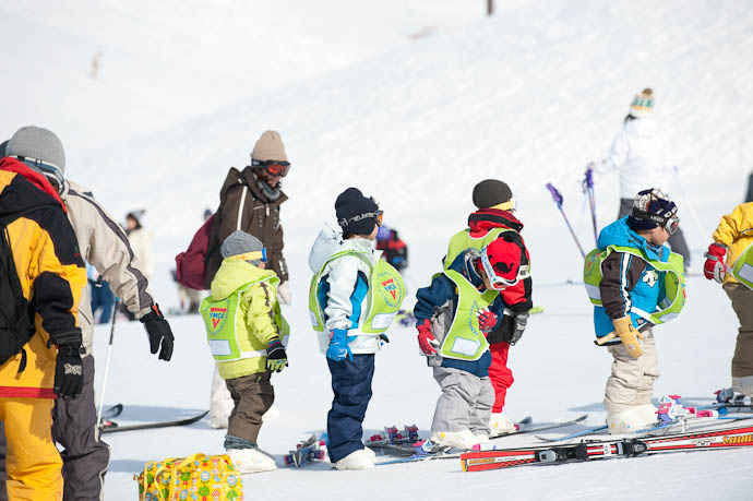 Anticipation -- Hakodateyama Ski -- Takashima, Shiga, Japan -- Copyright 2009 Jeffrey Friedl, http://regex.info/blog/