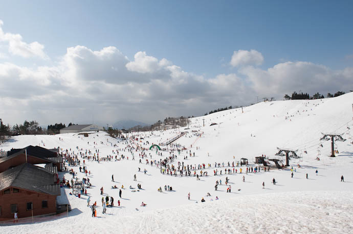 Hakodateyama Ski Area function x1140(show) { document.getElementById('b1140').style.visibility = show ? visible :hidden; } Anthony's group spent the entire time in this little area (mouseover to see) -- Takashima, Shiga, Japan -- Copyright 2009 Jeffrey Friedl, http://regex.info/blog/